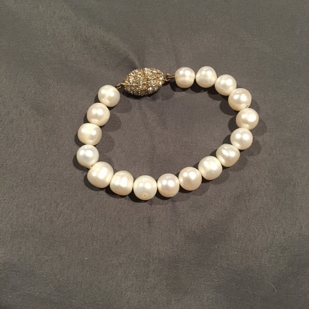 Magnetic pearl brackets